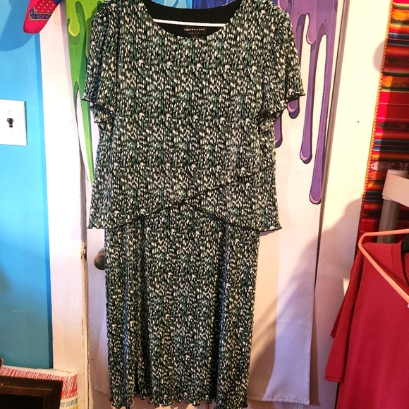Connected Apparel Green Patterned Dress, Size 18 - Picture 1 of 3